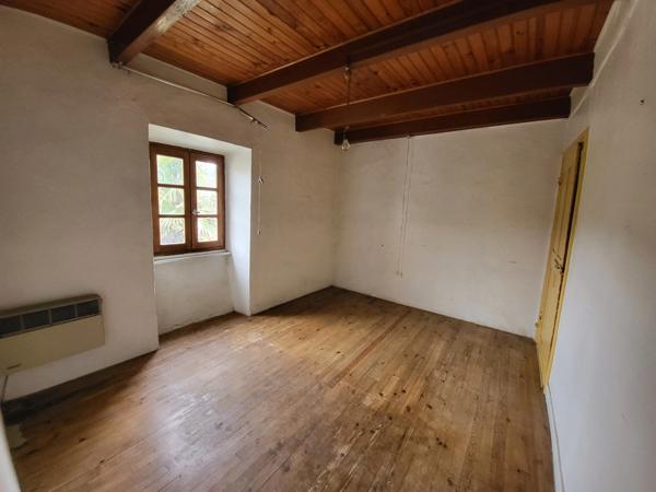 Grande maison avec un garage, un jardin sur une parcelle de 740m² + un terrain 200 m² proche mais non attenant