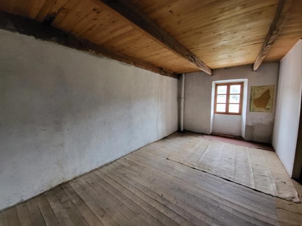 Grande maison avec un garage, un jardin sur une parcelle de 740m² + un terrain 200 m² proche mais non attenant