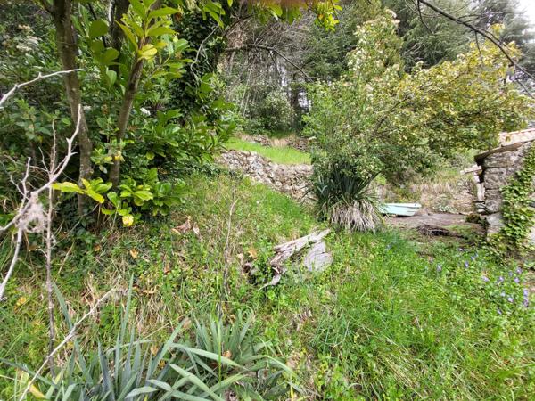 Grande maison avec un garage, un jardin sur une parcelle de 740m² + un terrain 200 m² proche mais non attenant