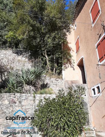 Grande maison avec un garage, un jardin sur une parcelle de 740m² + un terrain 200 m² proche mais non attenant