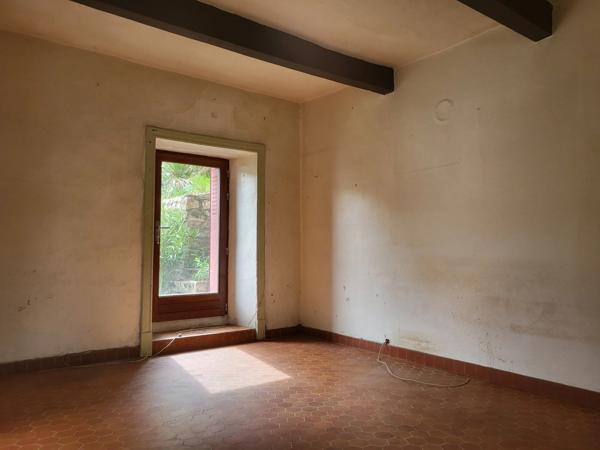 Grande maison avec un garage, un jardin sur une parcelle de 740m² + un terrain 200 m² proche mais non attenant