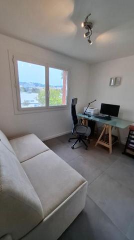 Hyères Olbius Riquier Appartement 58 m² traversant et lumineux