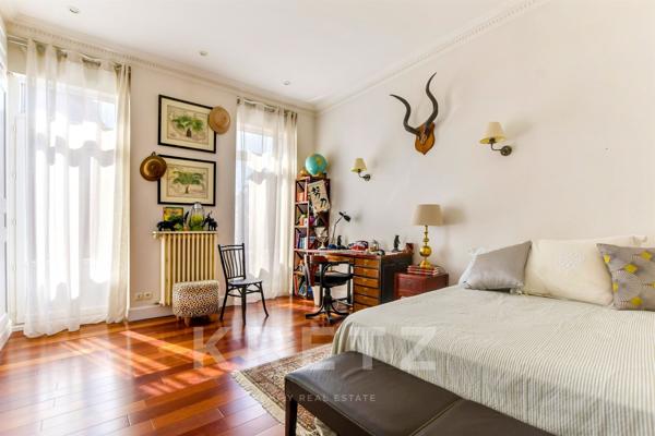 Bâtisse bourgeoise avec jardin et garages aux Chalets, centre-historique de Toulouse