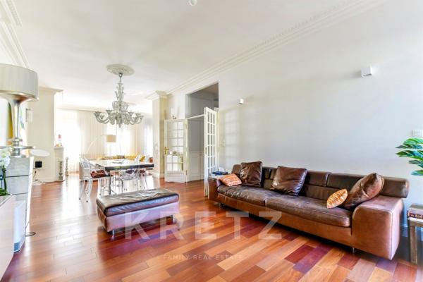 Bâtisse bourgeoise avec jardin et garages aux Chalets, centre-historique de Toulouse