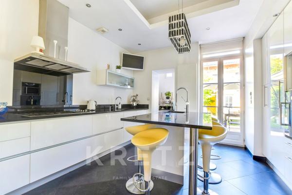 Bâtisse bourgeoise avec jardin et garages aux Chalets, centre-historique de Toulouse