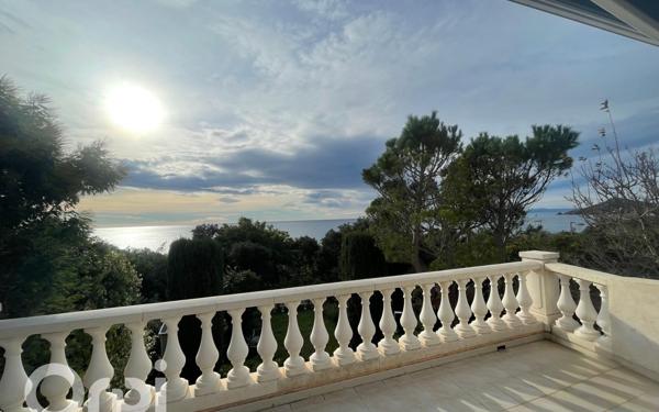 Maison à vendre    4 pièces • 158 m2 Saint-Raphaël