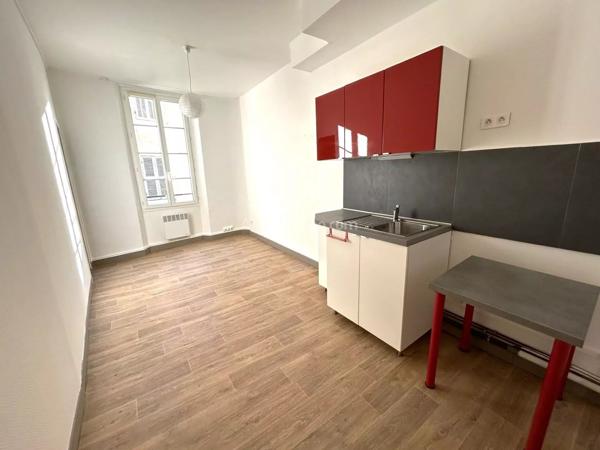 Location                                                      Appartement
                        
                     2 pièces                      25 m2                     à Aubagne
