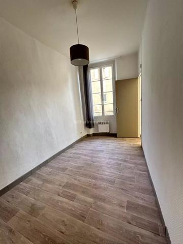 Location                                                      Appartement
                        
                     2 pièces                      25 m2                     à Aubagne