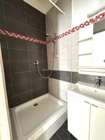 Location                                                      Appartement
                        
                     2 pièces                      25 m2                     à Aubagne