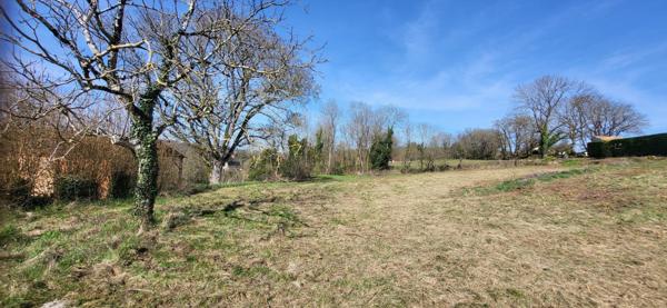 Beau terrain proche centre bourg secteur calme