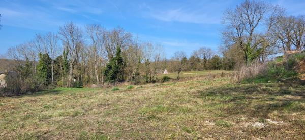 Beau terrain proche centre bourg secteur calme