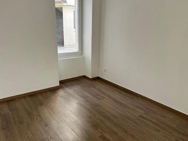 Appartement à louer 5 pièces 94m²