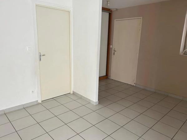 Appartement à louer 5 pièces 94m²