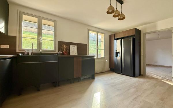 Maison à vendre    5 pièces •  Frôlois