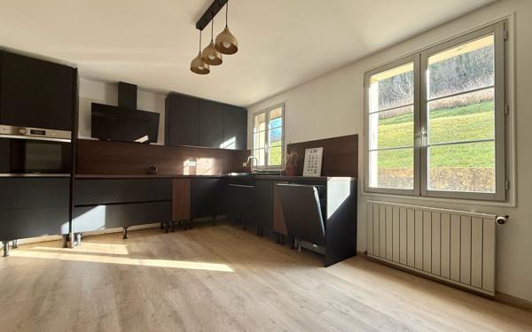 Maison à vendre    5 pièces •  Frôlois