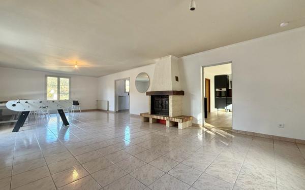 Maison à vendre    5 pièces •  Frôlois