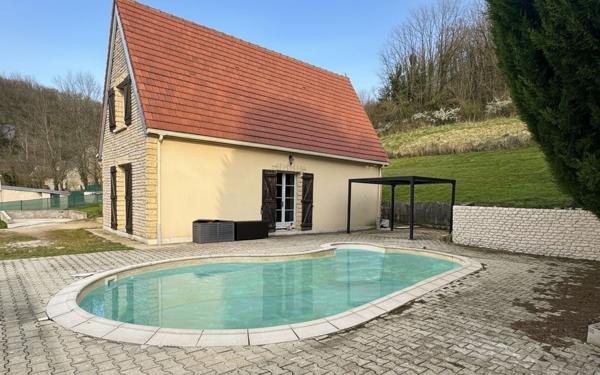 Maison à vendre    5 pièces •  Frôlois