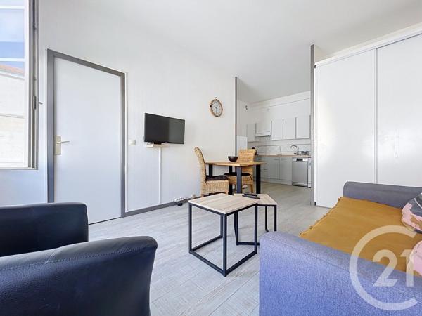 Appartement à vendre  2 pièces - 37,30 m 2   ROCHEFORT  - 17