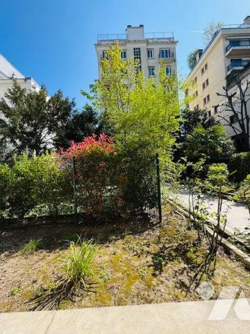 NEUILLY SUR SEINE - BOULEVARD CHARCOT - STUDETTE SUR JARDIN