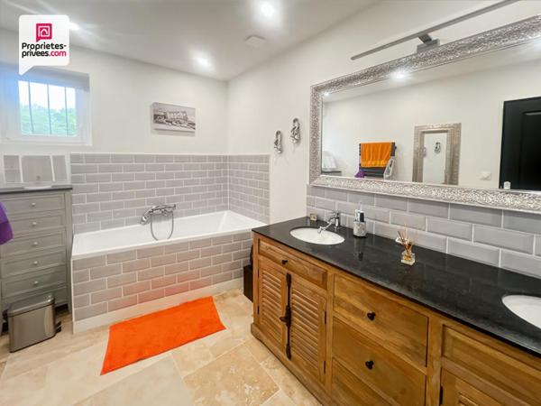 Propriété en pierre 290 m² avec gîte, dépendances, piscine et 4 ha