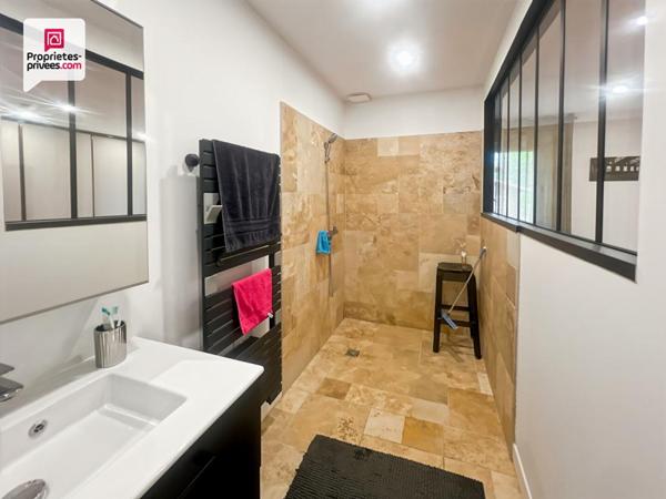 Propriété en pierre 290 m² avec gîte, dépendances, piscine et 4 ha