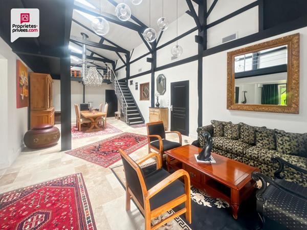 Propriété en pierre 290 m² avec gîte, dépendances, piscine et 4 ha