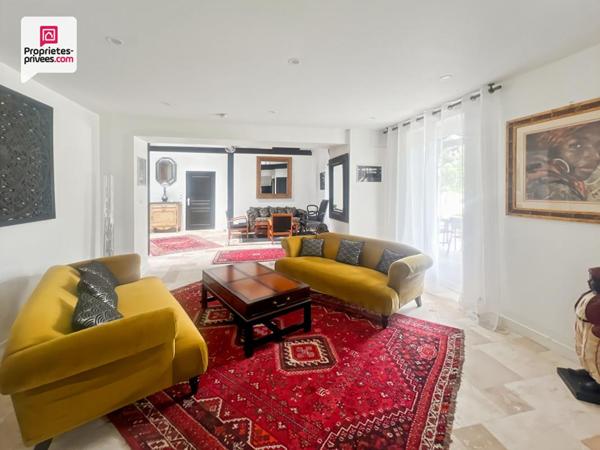 Propriété en pierre 290 m² avec gîte, dépendances, piscine et 4 ha