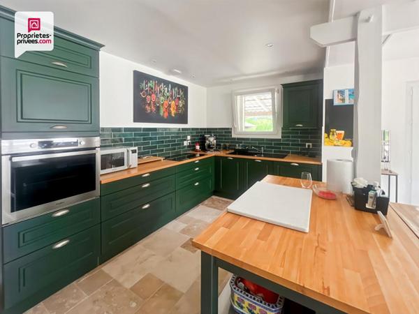 Propriété en pierre 290 m² avec gîte, dépendances, piscine et 4 ha