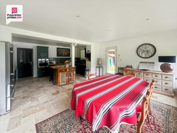 Propriété en pierre 290 m² avec gîte, dépendances, piscine et 4 ha