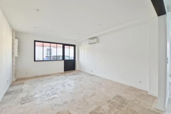 Appartement
         6 pièces
        - 146 m² Bien prestige 645 000 € *