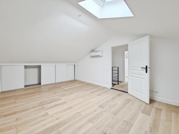 Appartement
         6 pièces
        - 146 m² Bien prestige 645 000 € *
