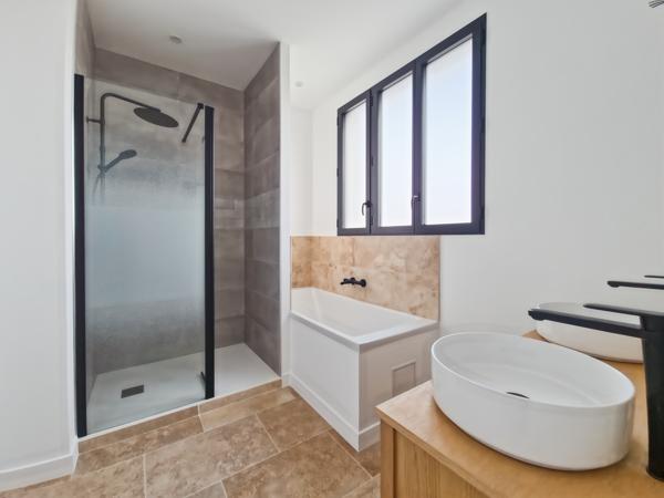 Appartement
         6 pièces
        - 146 m² Bien prestige 645 000 € *