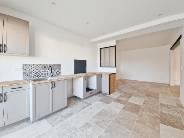 Appartement
         6 pièces
        - 146 m² Bien prestige 645 000 € *