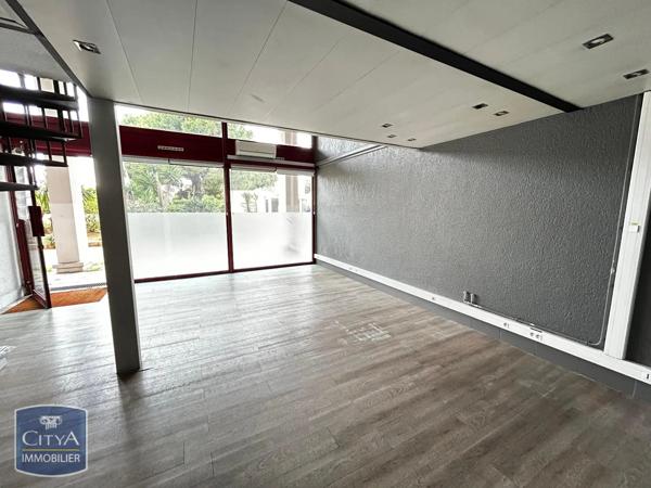 Local commercial à louer 67m² Saint-Laurent-du-Var (06700)