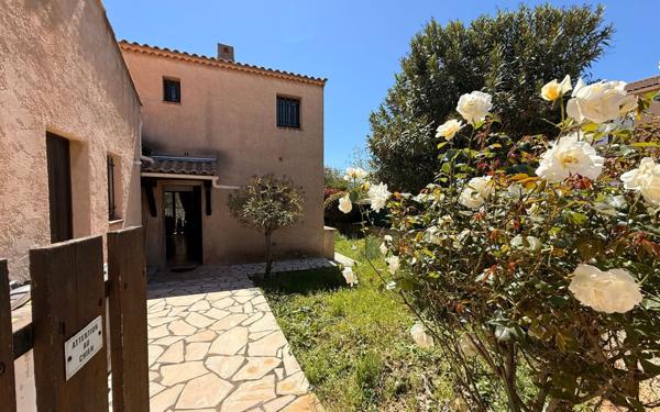 Maison à vendre    3 pièces •  Hyères