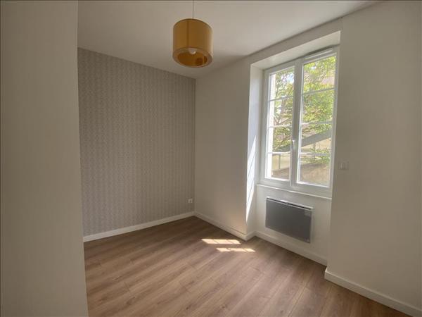 Appartement à louer 461 € CC MONTLUCON 3 p 46 m² DPE D