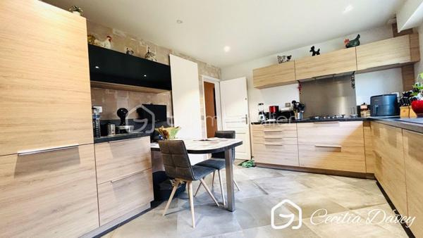 *** Nouveauté : En lisière de bois, coup de cœur pour cette jolie Maison d'architecte de plain-pied avec piscine offrant un cadre unique ***

Située dans un environnement privilégié au calme, en lisière de bois, cette Maison d'architecte construite en 1973, pensée pour offrir un art de vivre alliant confort et nature.
Implantée sur un vaste terrain paysager, la propriété séduit dès son arrivée par une allée privée, instaurant une atmosphère de sérénité et d'exclusivité. 
La piscine agrémentée de son dôme et la terrasse avec son kiosque, s'intègrent parfaitement à ce cadre naturel.

* Descriptif de la Maison *

 De plain-pied : 
- Une cuisine aménagée offrant des équipements (mobiliers et électroménagers) récents de 2024 et de la marque SCHMIDT
- Un espace de vie lumineux et traversant composé d'un salon cosy et d'une grande salle à manger, idéale pour recevoir, avec son accès direct sur la terrasse
- Une spacieuse véranda de 45m² avec son bar (point d'eau), chauffée par sa cheminée fonctionnelle, baignée de lumière grâce à ses baies vitrées donnant sur terrasse et piscine
- Un dégagement desservant les pièces de nuit
- 4 chambres
- Une vaste salle d'eau avec douche à l'italienne et wc suspendu, entièrement refait à neuf en 2024
- Une buanderie (pouvant être une seconde salle d'eau)
- Un wc séparé
- Une arrière-cuisine/chaufferie


* Ses extérieurs *
- Un terrain d'environ 3939m² entièrement clos, en lisière de bois
- Une piscine 5X10m avec une filtration à sable (pompe changée en 2021)
- Une jolie terrasse avec store banne électrique et son kiosque à jardin
- Son portail motorisé permettant l'entrée à la propriété
- Un sous-sol partiel comprenant un garage, une cave, un atelier
- Un vide sanitaire sur l'autre partie de la Maison
- Un second garage indépendant

* Son secteur *
- proximité de services à Cheroy : école maternelle et primaire avec un service de cantine et de garderie,  service de transports pour le collège et le lycée, tous commerces dans le village (boulangerie, pharmacie, médecins, superette, restaurant, station-service)

* Ses équipements et ses avantages *
- Village très recherché de part tous ses commerces de proximité accessibles facilement
- Maison construite en 1973 , toujours très bien entretenue et bien exposée
- La cuisine entièrement équipée de tous ses éléments (hotte à extraction extérieur, four, four micro-ondes, frigidaire, plaque, lave-vaisselle intégré...) de la marque haut de gamme SCHMIDT
- Chauffage Gaz de ville (chaudière récente de la marque LEBLANC de 2021 et entretenue tous les ans), couplé avec une Pompe à Chaleur air/air (véranda et salle à manger) chauffage et climatisation
- Assainissement collectif aux normes
- Fibre installée
- Electricité et plomberie refait à neuf 
- Toutes les ouvertures sont en double vitrage ALU, accompagnés de volets roulants électriques
- Toiture en très bon état

Cette propriété d'exception est à découvrir très rapidement...