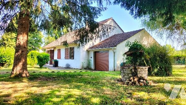 L'étude vous propose cette maison de plain pied à Courtenay (45) dans un hameau avec bois et étangs.
