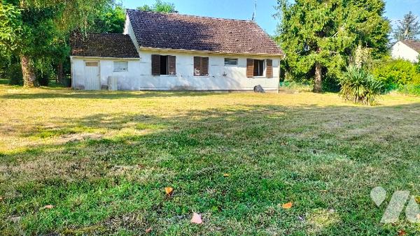L'étude vous propose cette maison de plain pied à Courtenay (45) dans un hameau avec bois et étangs.