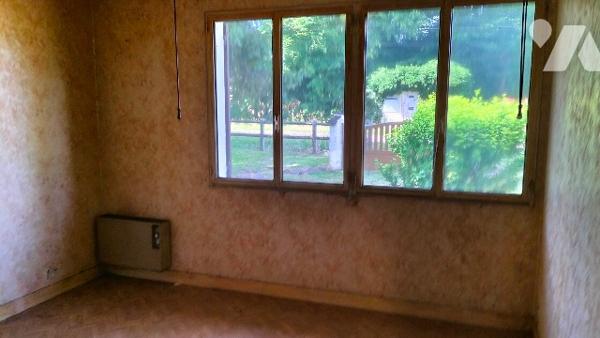 L'étude vous propose cette maison de plain pied à Courtenay (45) dans un hameau avec bois et étangs.