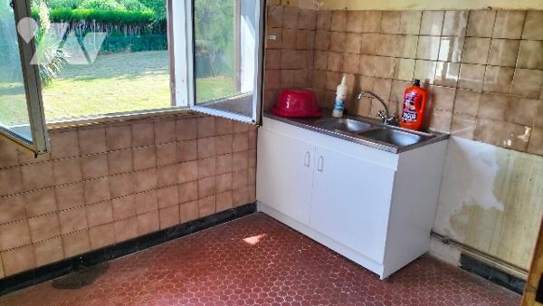 L'étude vous propose cette maison de plain pied à Courtenay (45) dans un hameau avec bois et étangs.