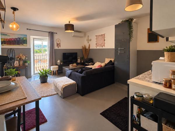 À VENDRE – T4 LOUÉ ET CLIMATISE – DERNIER ÉTAGE – TERRASSE AVEC VUE