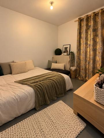 À VENDRE – T4 LOUÉ ET CLIMATISE – DERNIER ÉTAGE – TERRASSE AVEC VUE