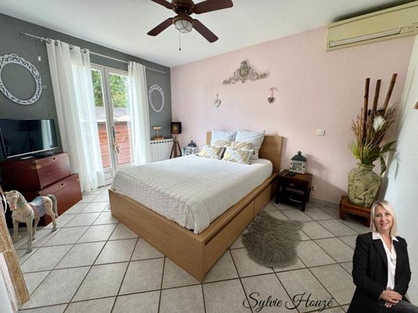 MAISON  PLAIN-PIED AVEC PISCINE