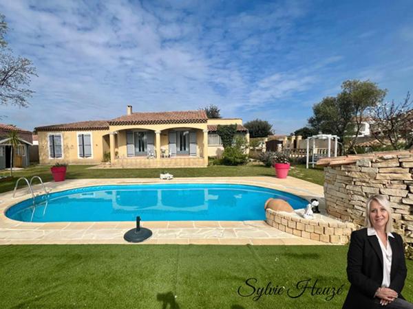 MAISON  PLAIN-PIED AVEC PISCINE