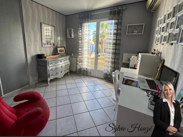 MAISON  PLAIN-PIED AVEC PISCINE