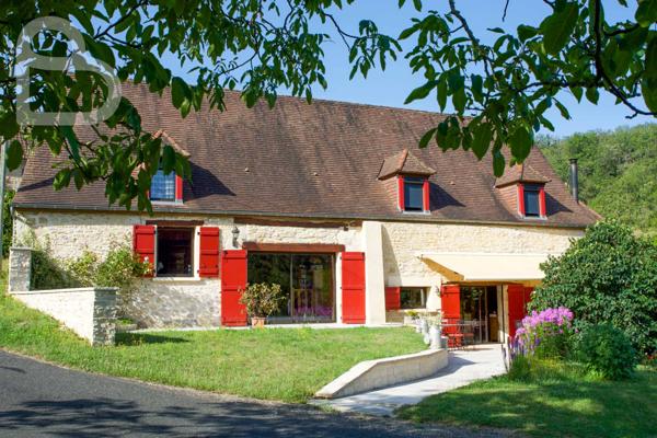 Gourdon (46300) Belle maison en pierre sur 6ha