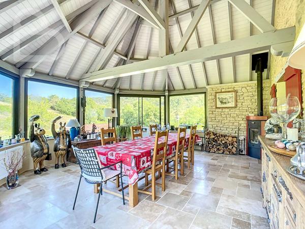 Gourdon (46300) Belle maison en pierre sur 6ha