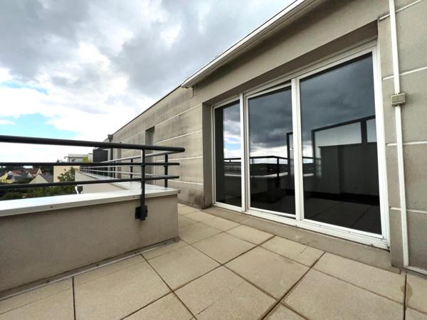 Superbe appartement 3 pièces 2 chambres en attique