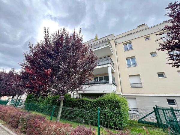 Superbe appartement 3 pièces 2 chambres en attique